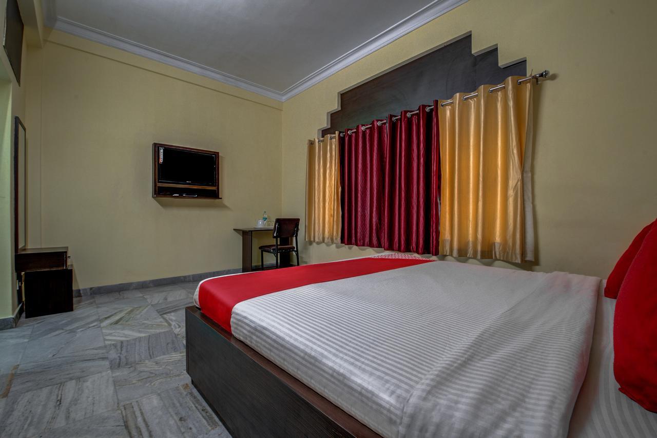Oyo 12960 Hotel Adrija Солт-Лейк-Сити Экстерьер фото